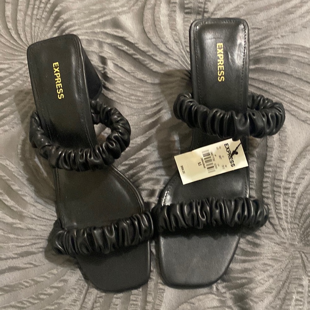 Express sandals
